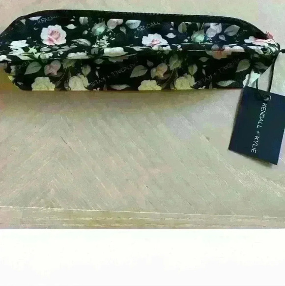 Kendall & Kylie Jenner Kardashian Zip Pouch makeup bag new with tags three piece - Picture 10 of 16